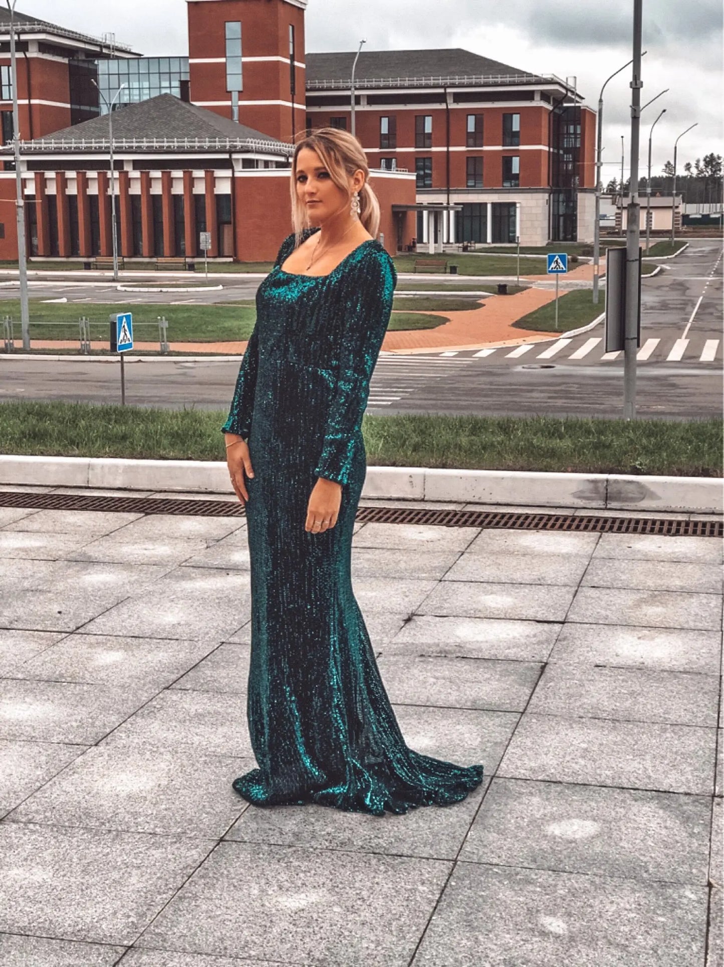 Square Neck Long Evening Mermaid Dress Full Sleeved Green Sequined Stretchy Bodycon Maxi Gown